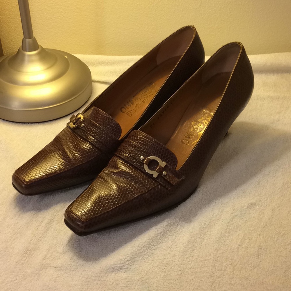 Ferragamo pebble texture coffee pumps